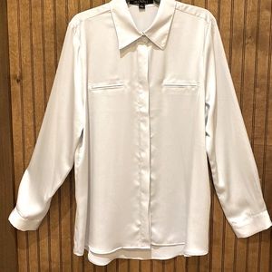 INSIGHT NWOT Silver XL blouse w hidden button placket